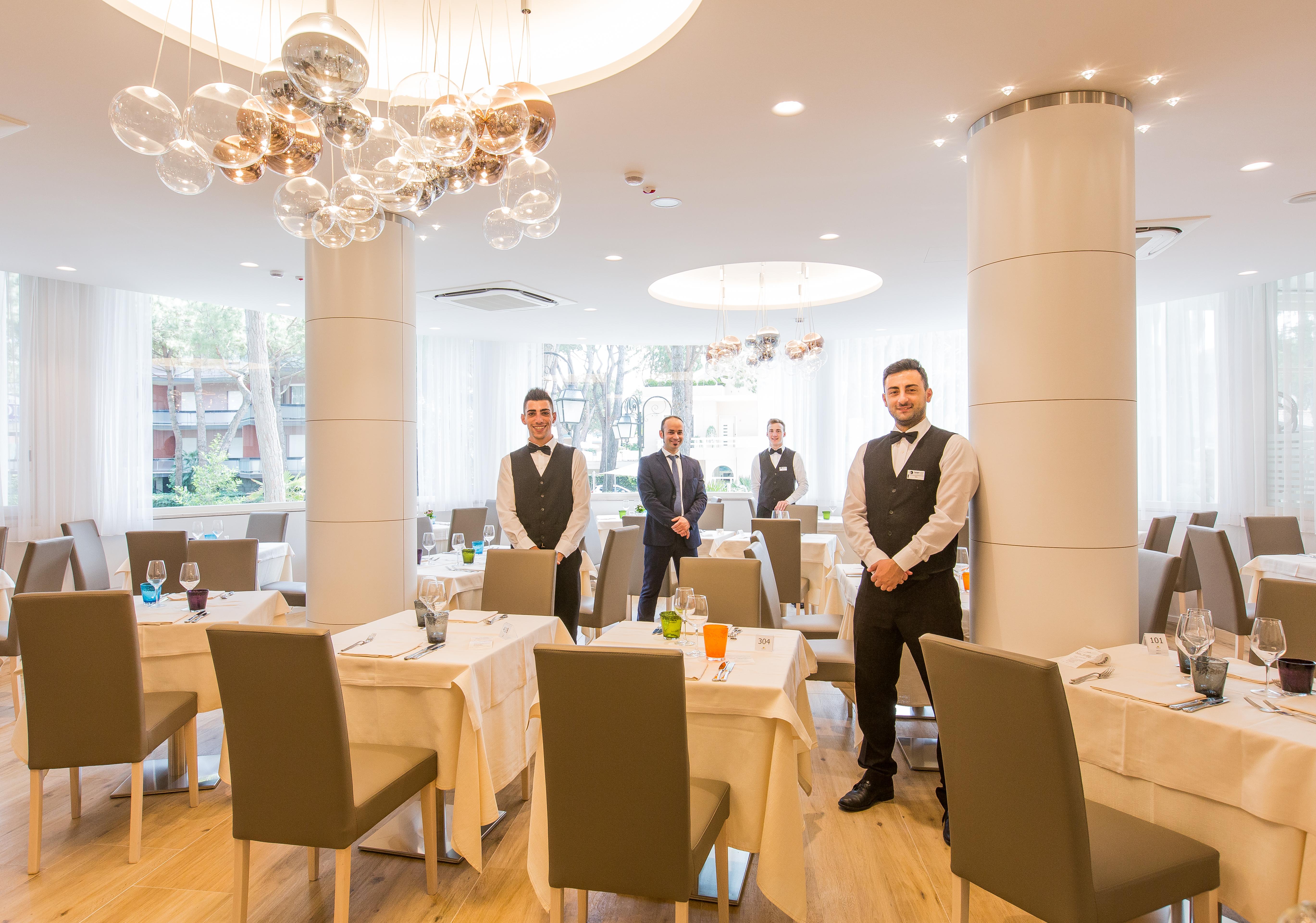 Hotel Luxor Милано Мартима Екстериор снимка