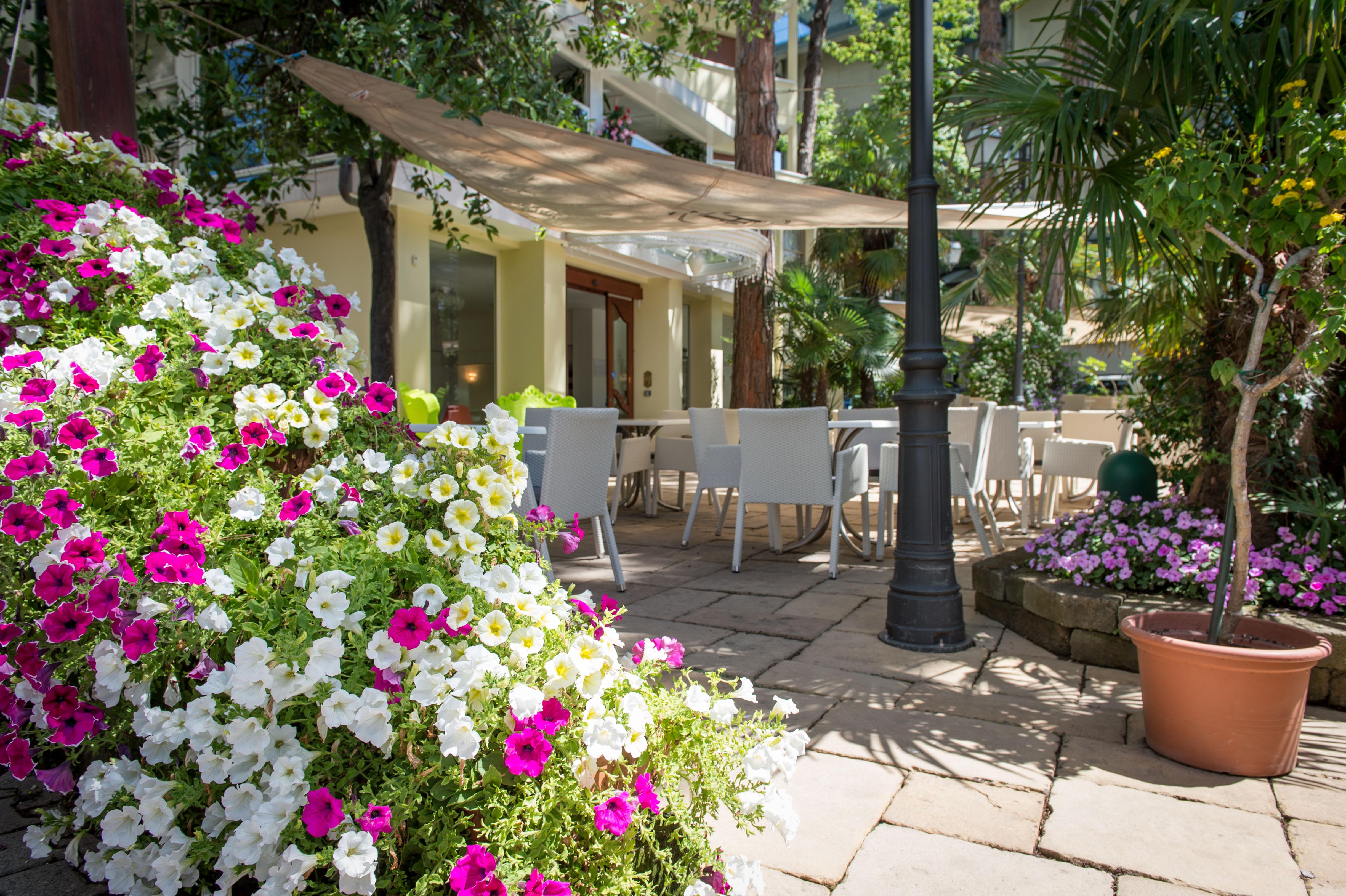 Hotel Luxor Милано Мартима Екстериор снимка