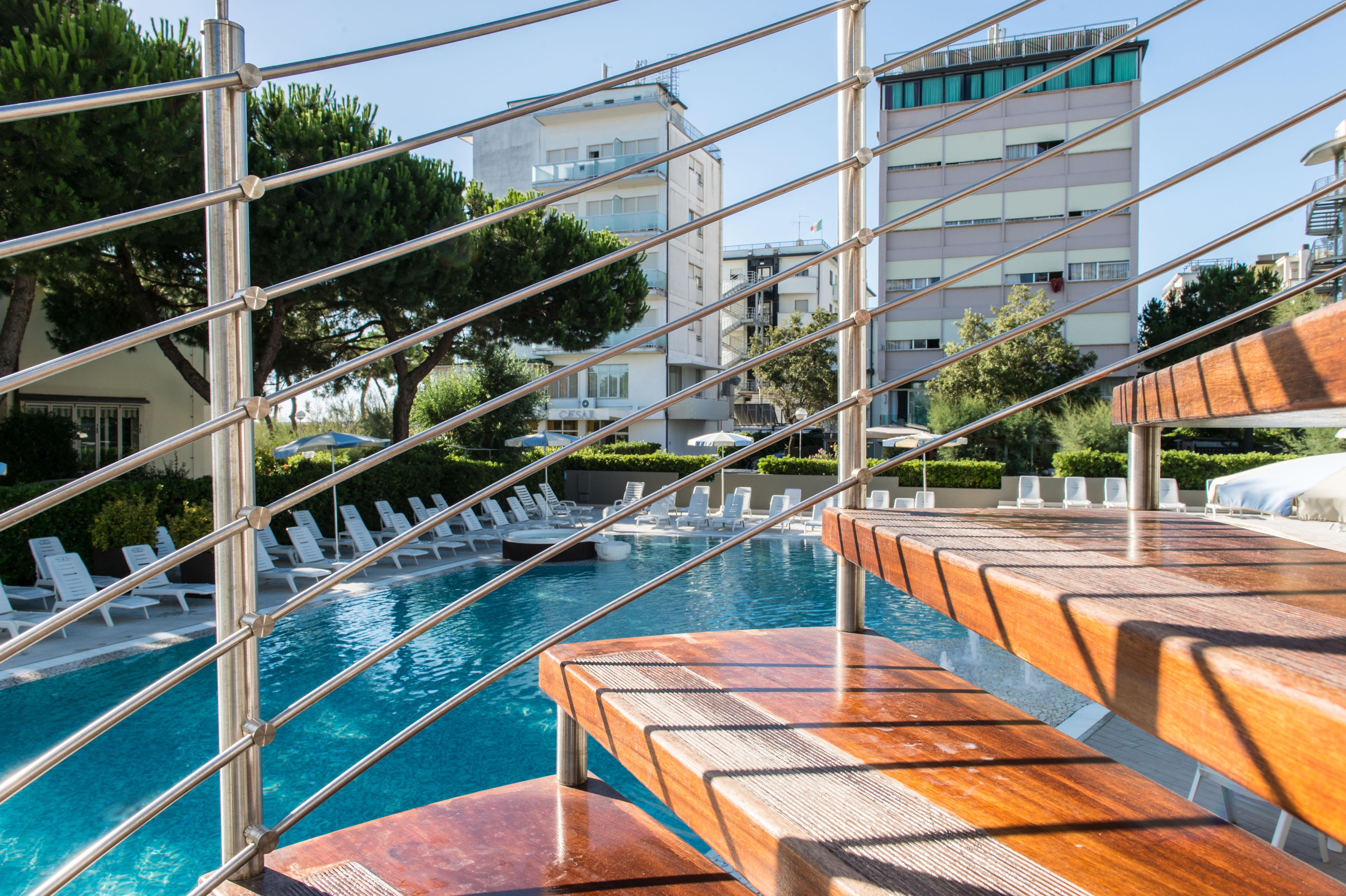 Hotel Luxor Милано Мартима Екстериор снимка