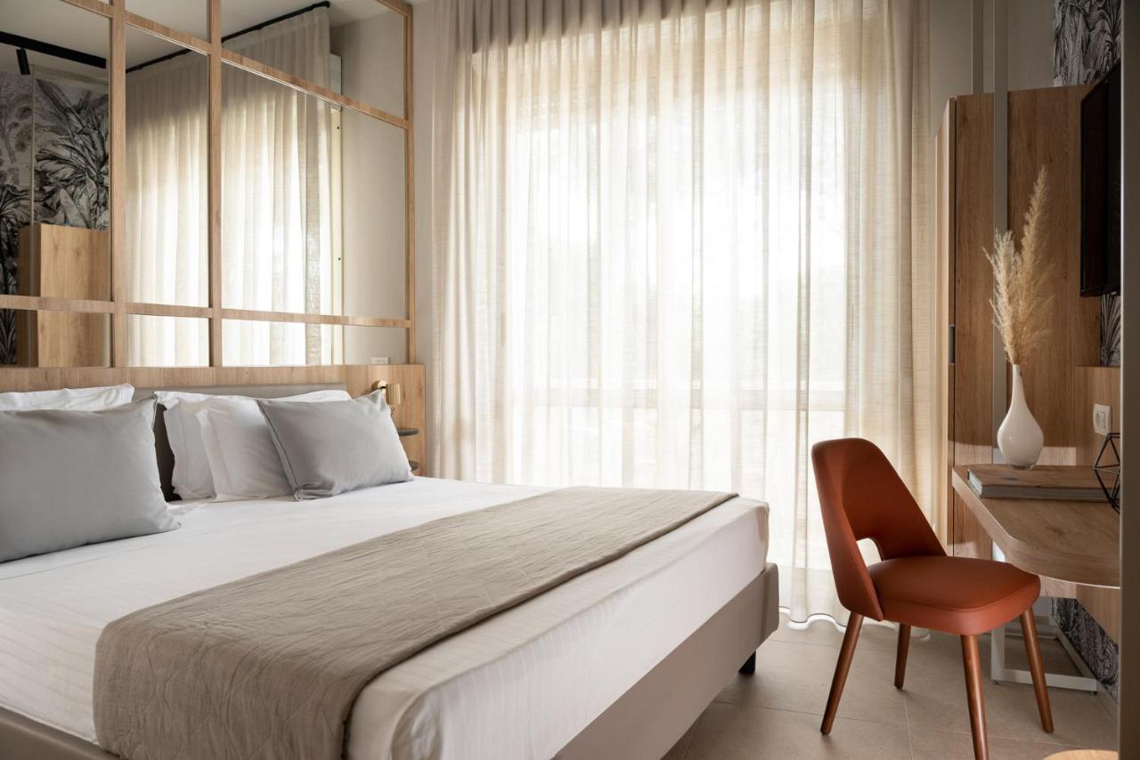 Hotel Luxor Милано Мартима Екстериор снимка