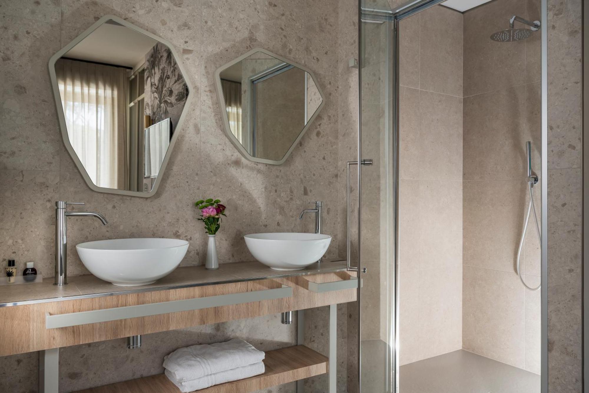 Hotel Luxor Милано Мартима Екстериор снимка