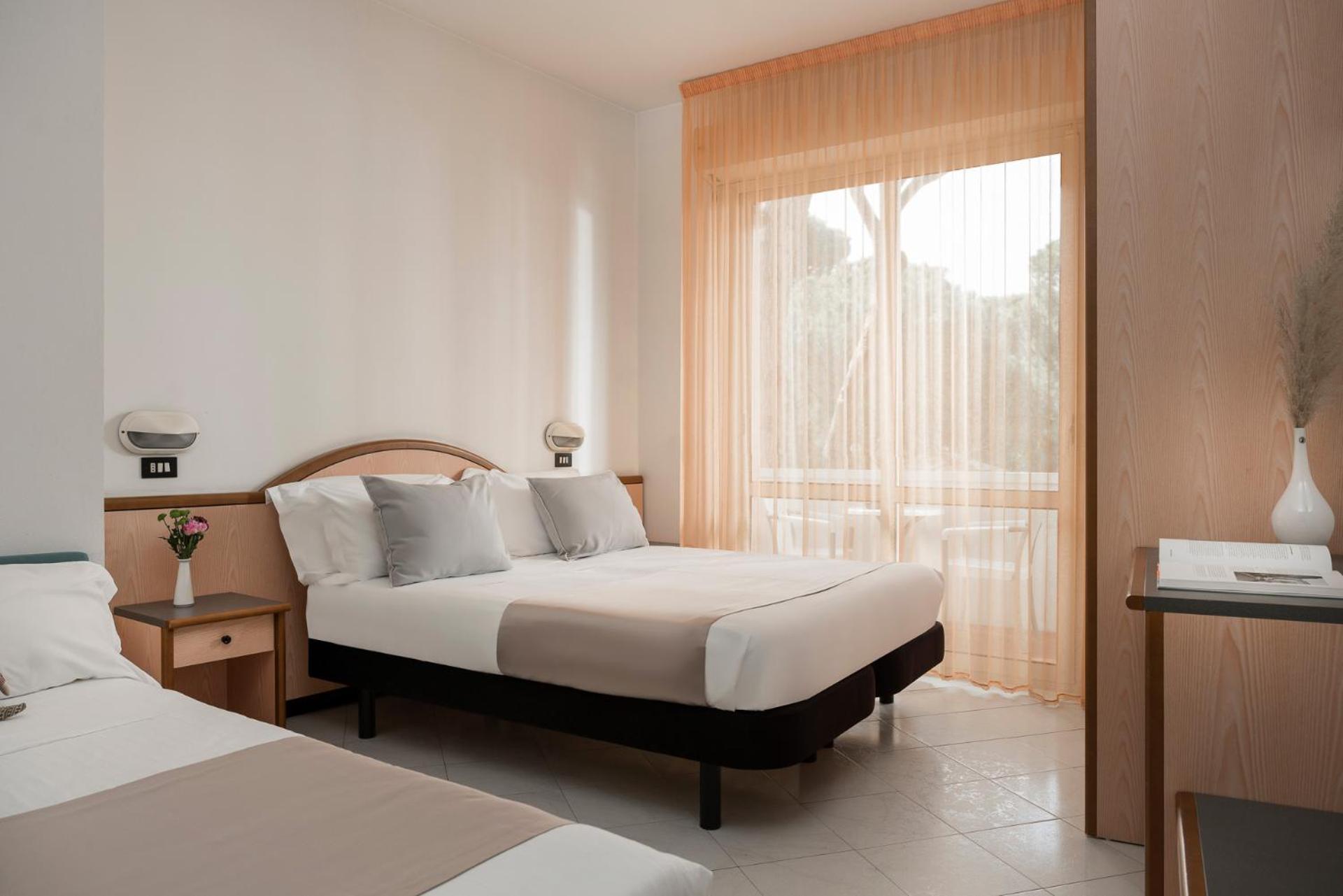Hotel Luxor Милано Мартима Екстериор снимка