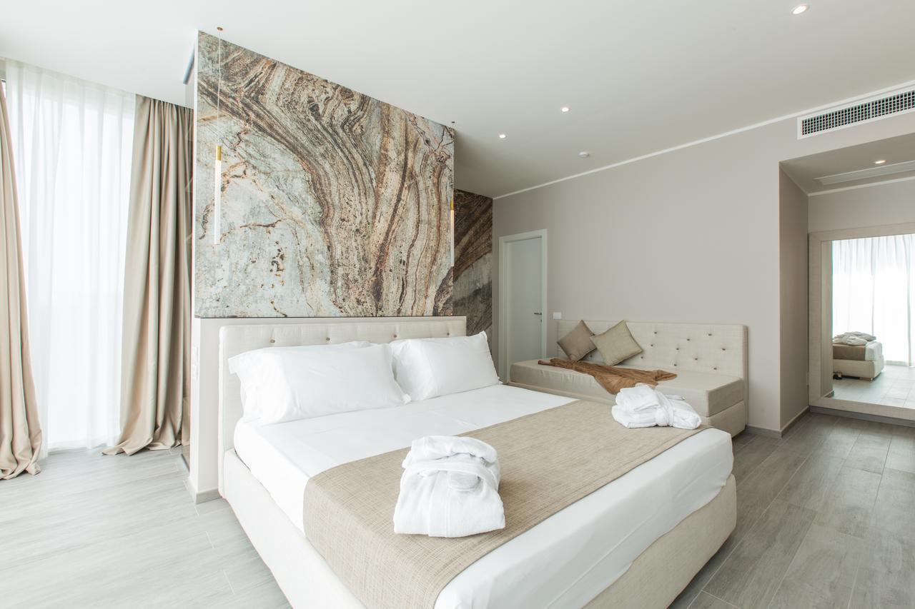 Hotel Luxor Милано Мартима Екстериор снимка
